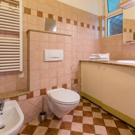 Apartment Roza *